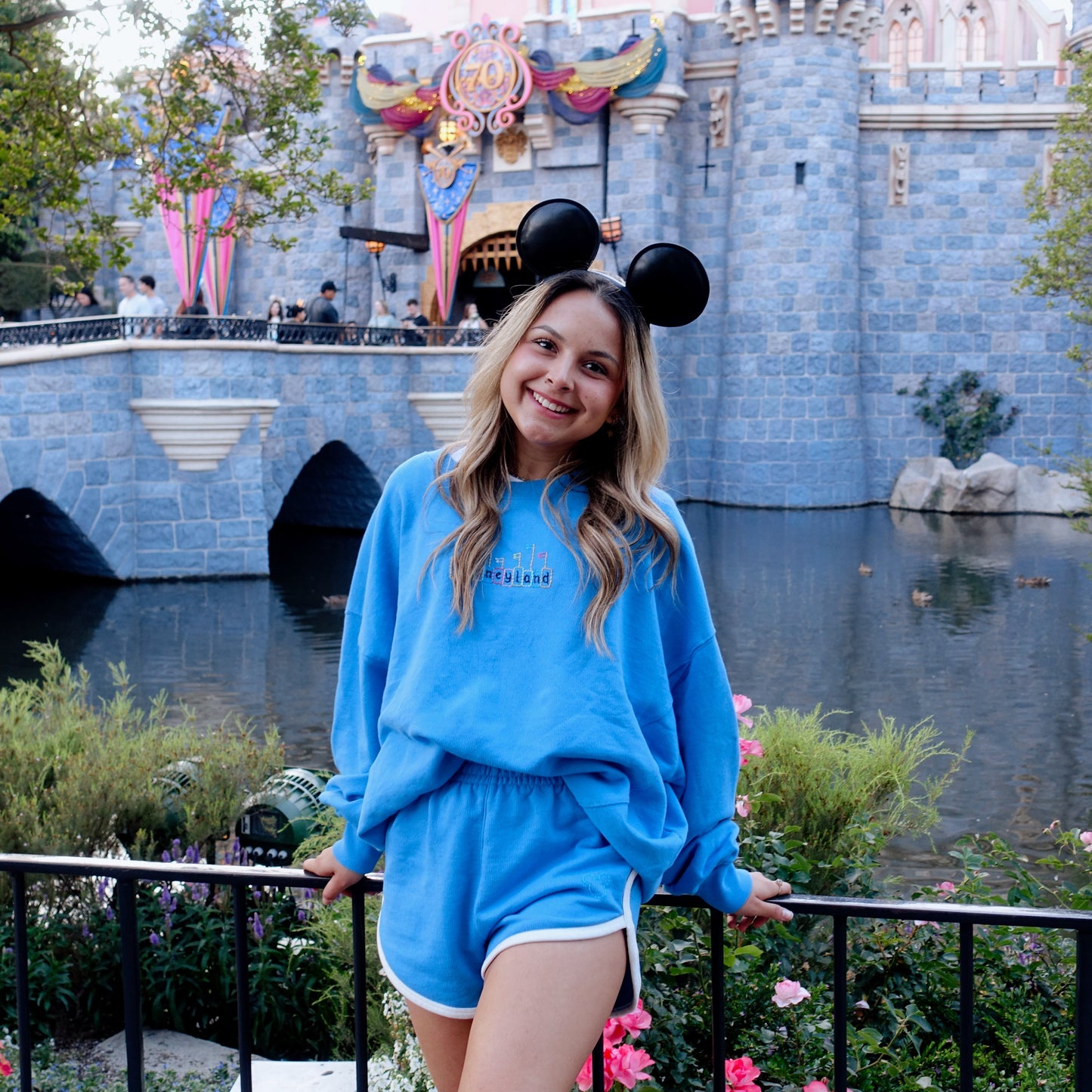 Disneyland Sweatshirt & Shorts Set